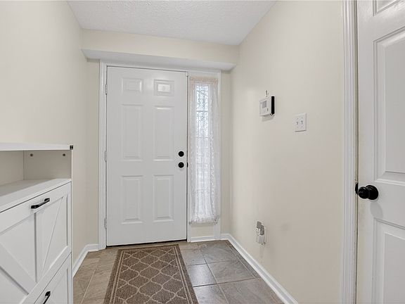 4th image of 451 Cherryhill Dr