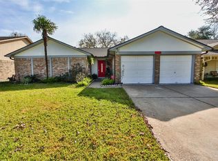 406 Village Creek Dr, Webster, TX 77598