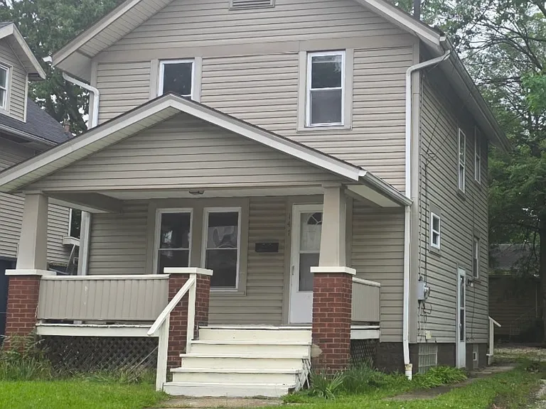 147 Brighton Dr — Photo 1