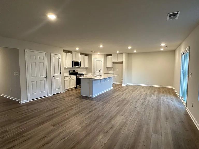 Kitchen open floor to breakfast room and family room