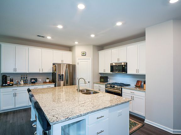 5th image of 3401 Park Pointe Cir