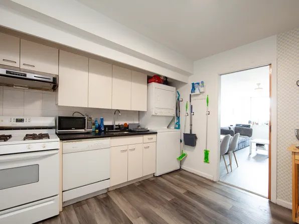 148 Madison Street image 3 of 10