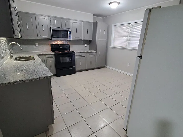 1352 Warpath Dr #6 — Photo 2