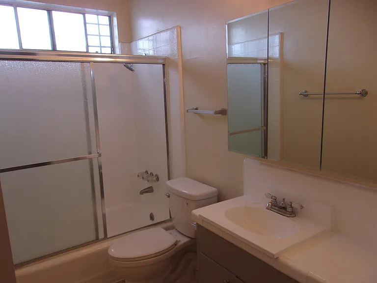 13819 Sherman Way #5 — Photo 4