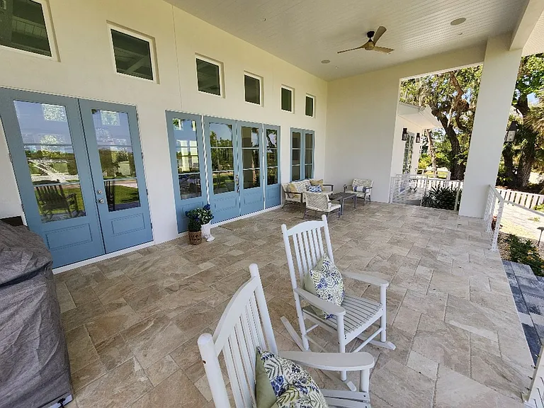 224 N Riverside Dr — Photo 44