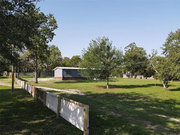17524 Medley Ave — Photo 2
