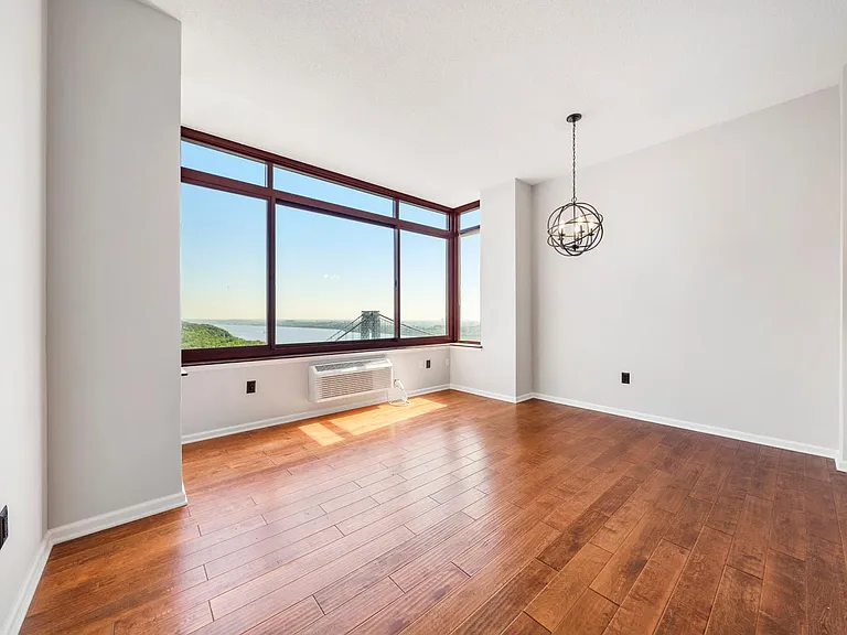 Welcome to your dream Home in the sky!