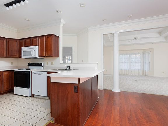 3rd image of 3030 Highlands Dr