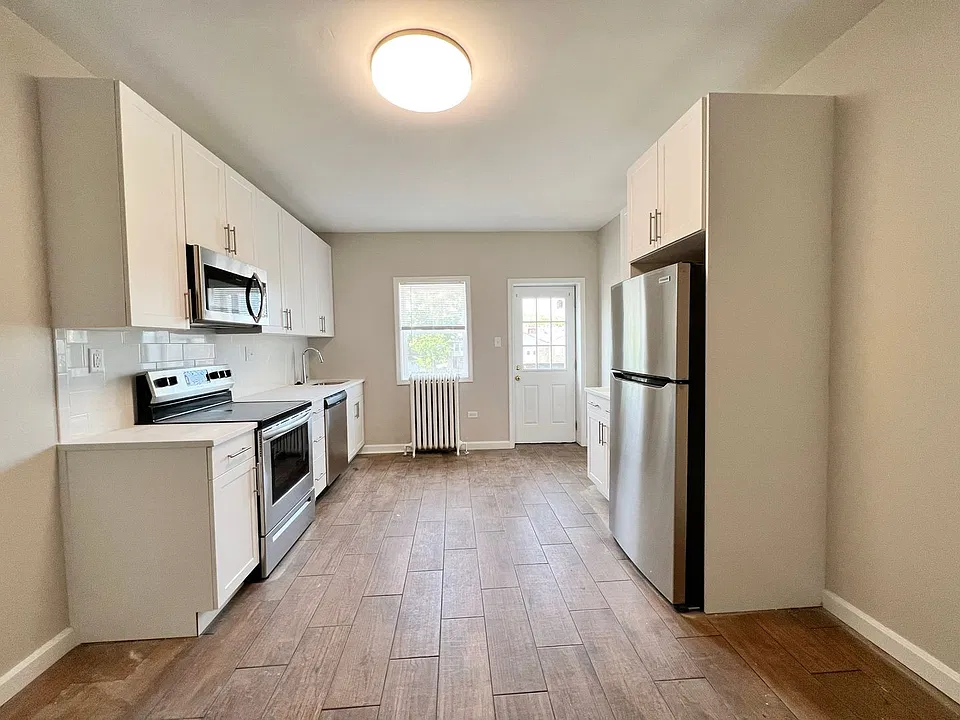 327-337 W Chestnut St