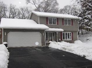 11820 Karen Ln, Minnetonka, MN 55343