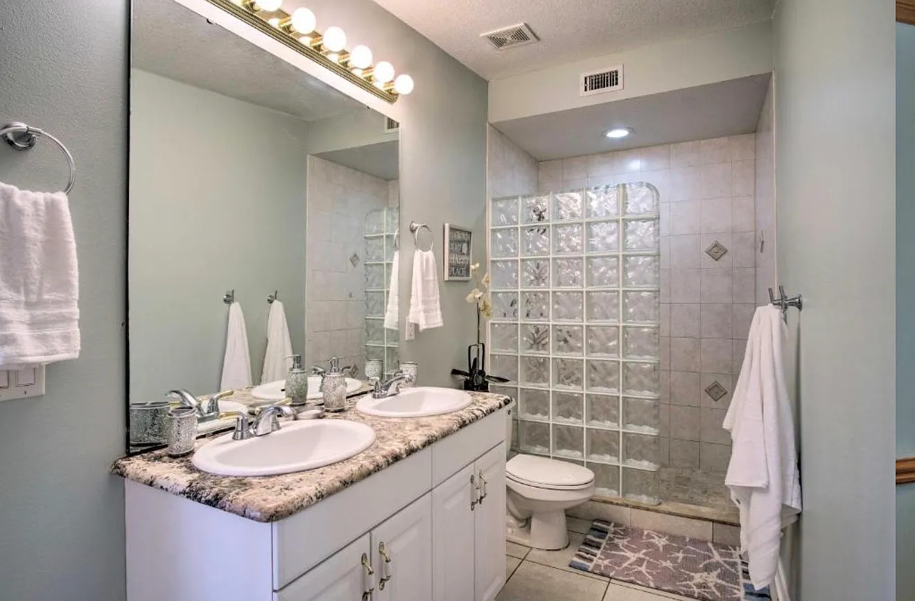2 bed, 2534 sqft, $2,300 — Photo 2