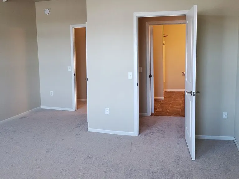 Highland Shores Apartments — Photo 27