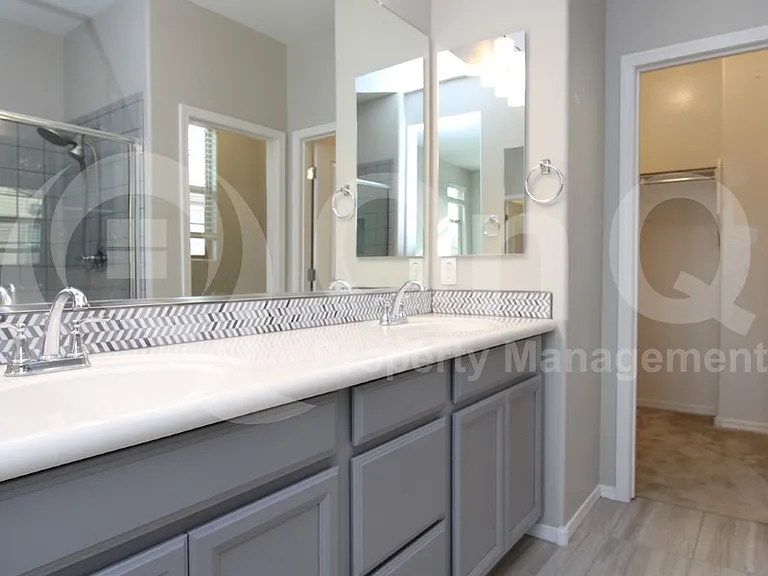 1731 E Dogwood Ln — Photo 10