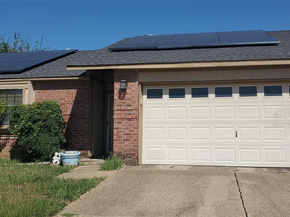 707 W Embercrest Dr, Arlington, TX 76017