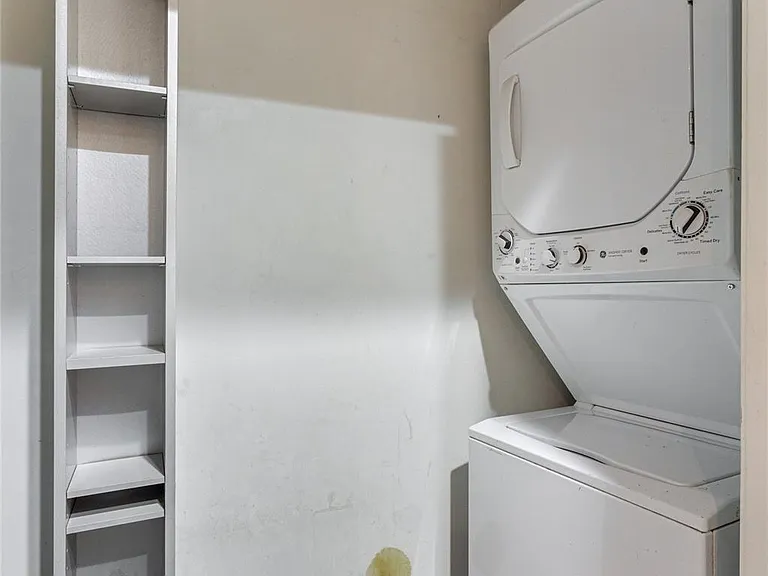 4104 N Hall St #101 — Photo 13