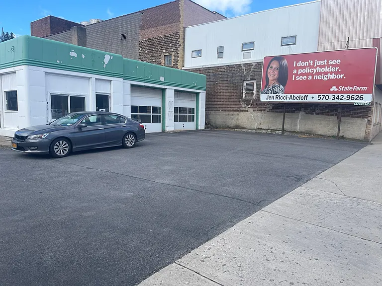 111 Lackawanna Ave #SERVICE STATION — Photo 11