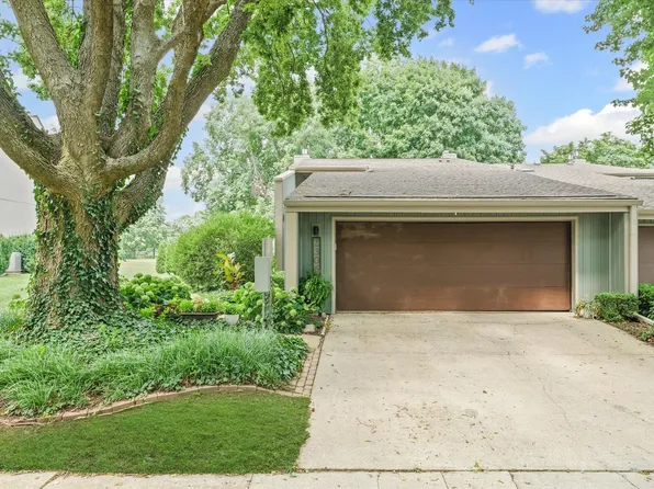 2306 Briar Hill Dr, Champaign, IL 61822