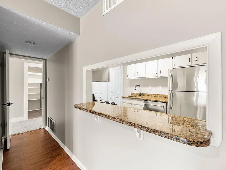 516 Park Ridge Cir — Photo 10
