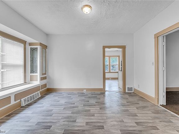 5th image of 9605 Lamontier Ave