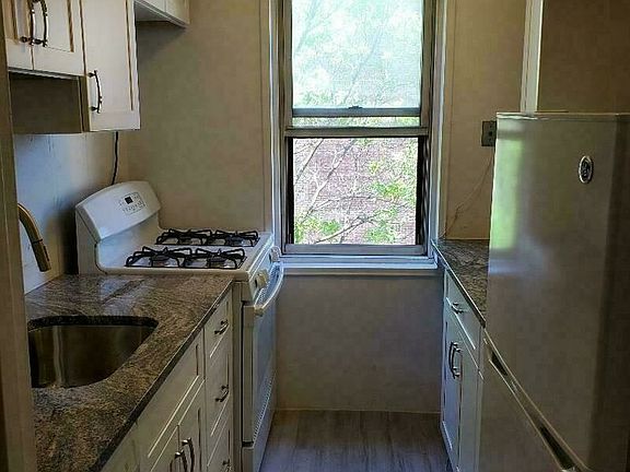 2nd image of 350 E 30th St APT 5D