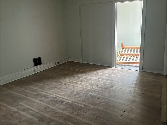 5th image of 436 Brownsville Rd