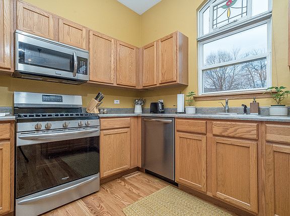4th image of 25024 W Madison St