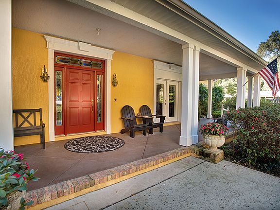 Says "WELCOME HOME!"