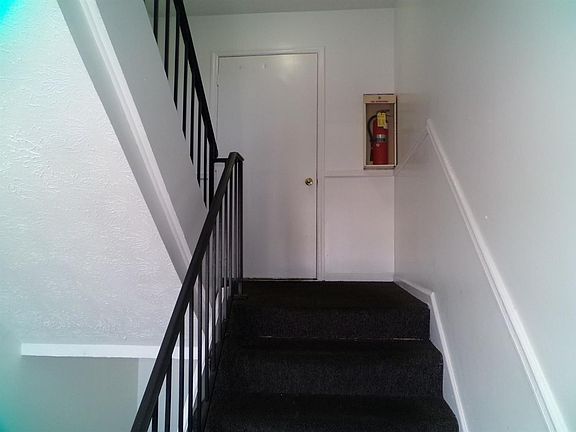 3rd image of 104 Hanley Ln #6