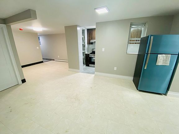 3rd image of 309 Marine Ave