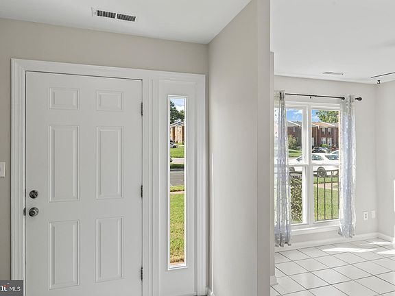 3rd image of 11 Oak Dr