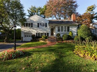 78 Pell Ter, Garden City, NY 11530