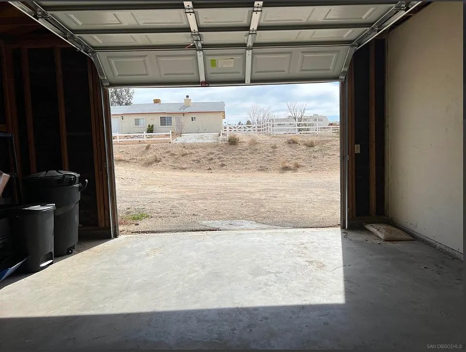 28150 Apache Ave — Photo 2