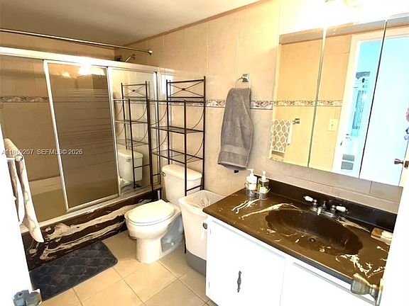 5th image of 800 Parkview Dr APT 222