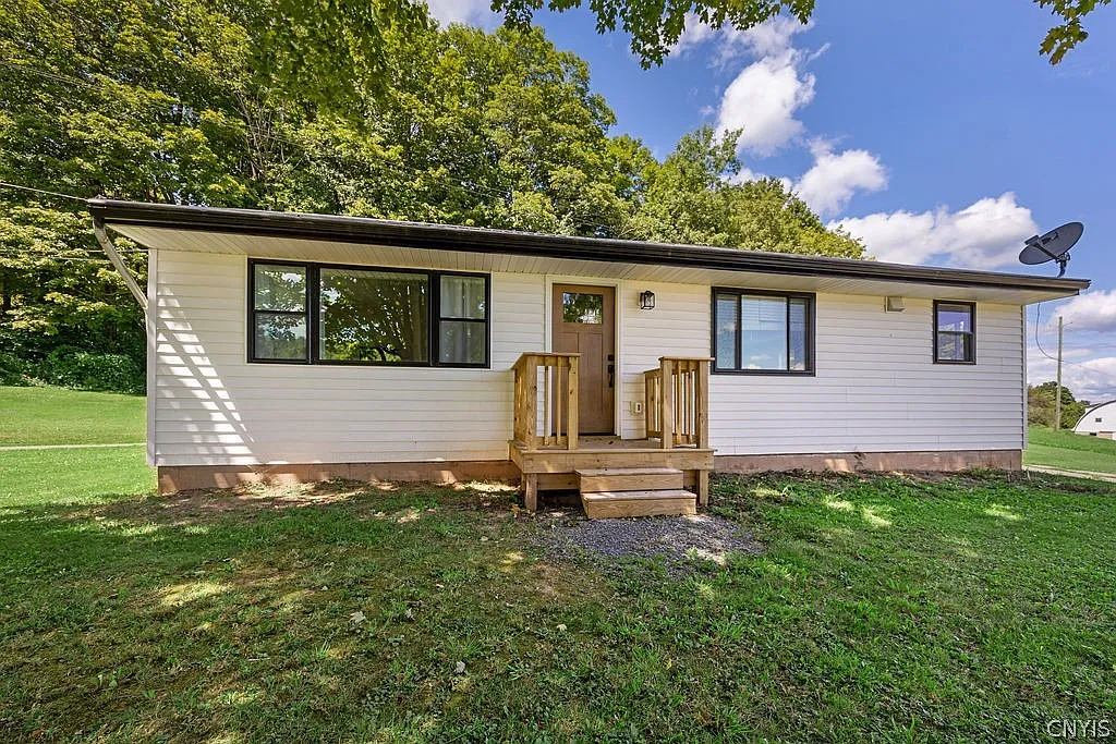 2 bed, 1.0 bath, 1008 sqft, $1,750 — Photo 1