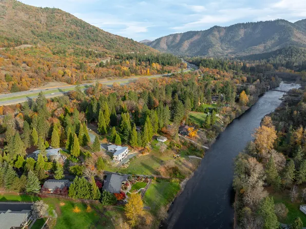 5375 Averill Dr, Grants Pass, OR 97526