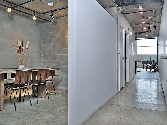 4th image of 1130 S Flower St APT 105