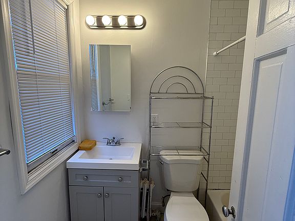 3rd image of 801 E Broadway APT C