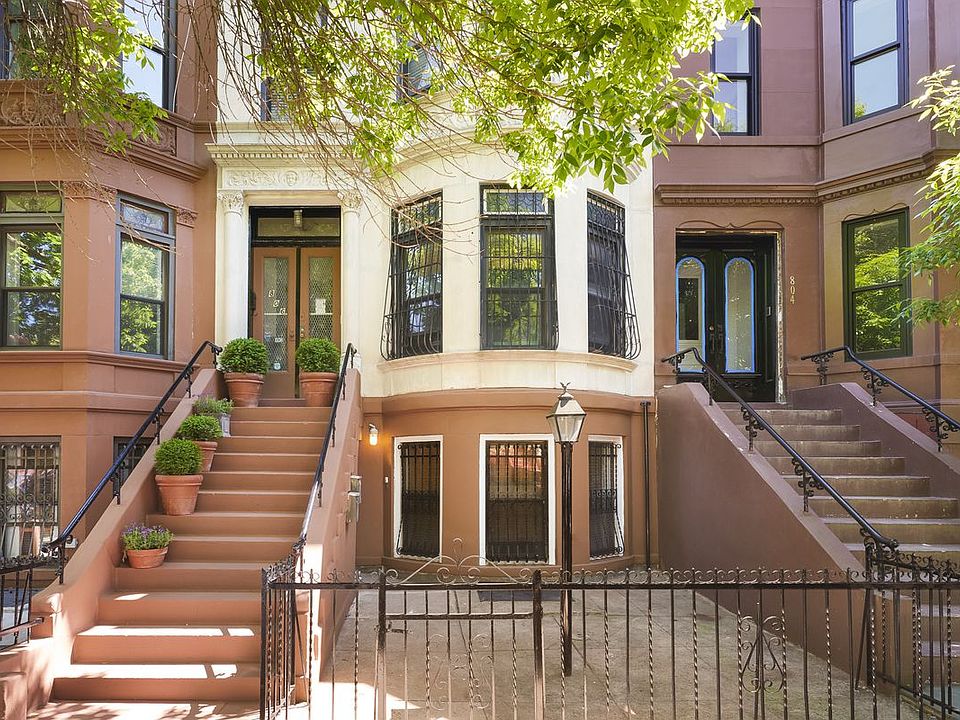 1st image of 806 Lincoln Pl
