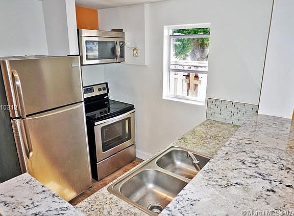 4th image of 223 NW 10th St