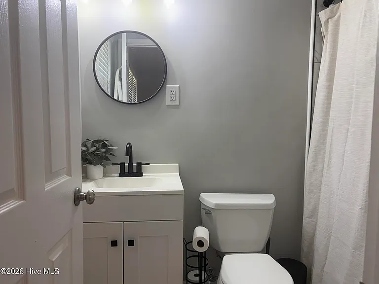 539 Martin Ln — Photo 11