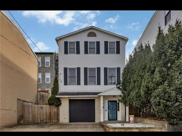 60 Gregory St S
