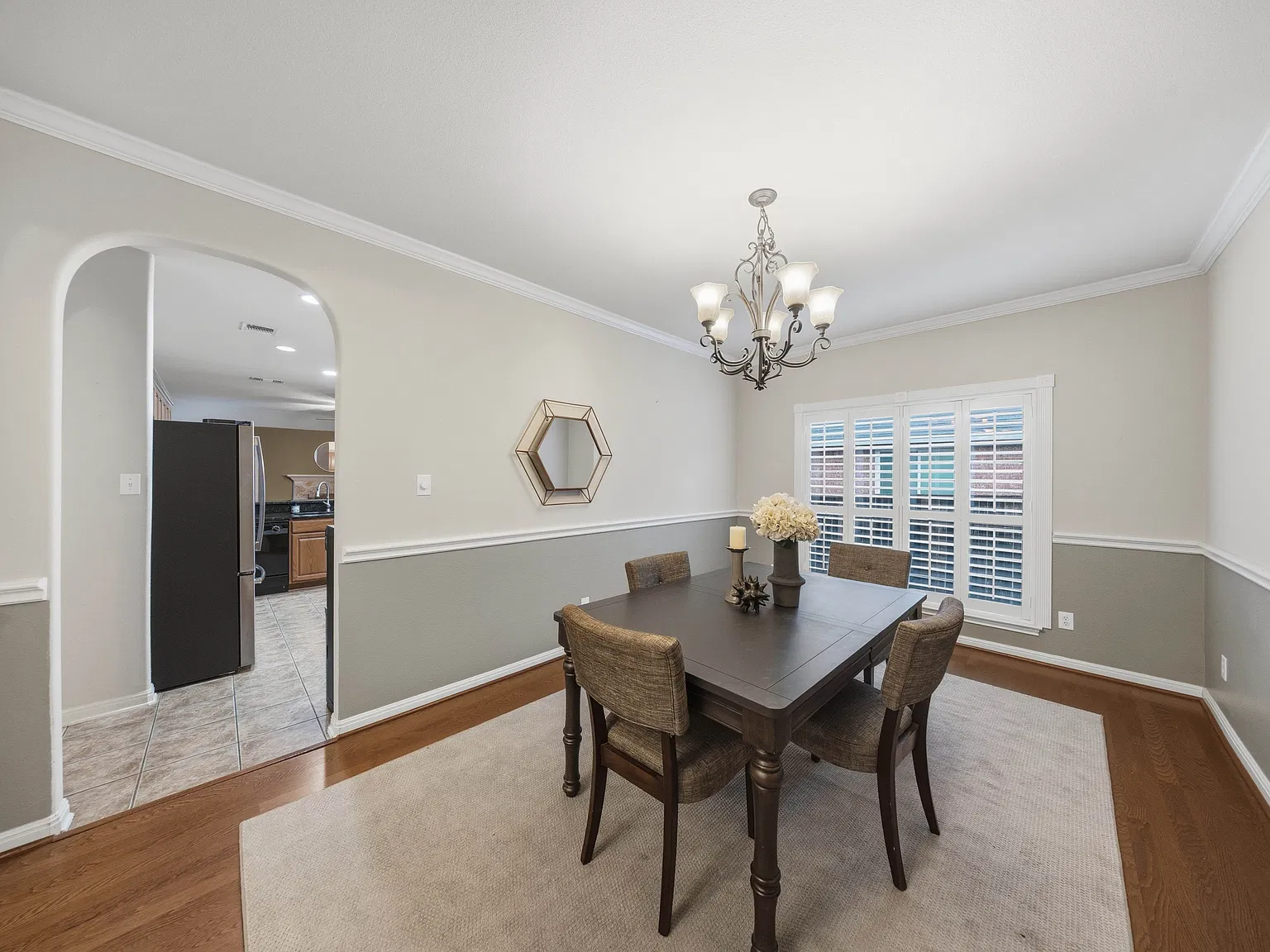 4 bed, 2444 sqft, $2,450 — Photo 2