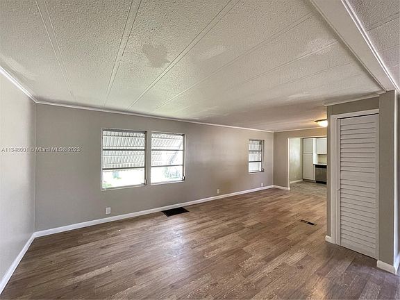4th image of 2903 Harbor Ln #2903