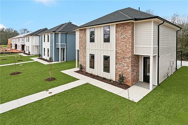 1st image of 100 Cypress Crossings Dr
