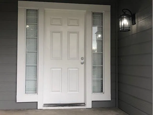 4 bed, 2.5 bath, 2066 sqft, $2,700 — Photo 3