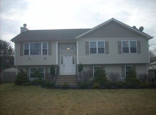 68 Macarthur Blvd, Coventry, RI 02816