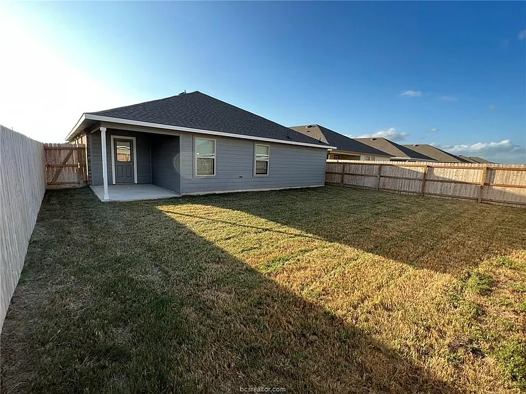 2427 Dog Leg Ln — Photo 4