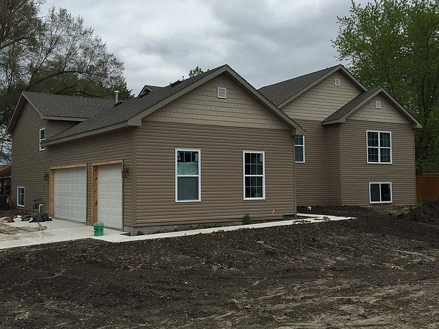 1st image of 440 W Oak St