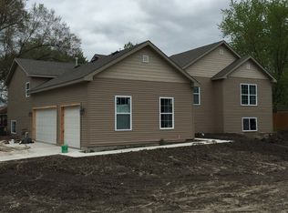 440 W Oak St, Coal City, IL 60416