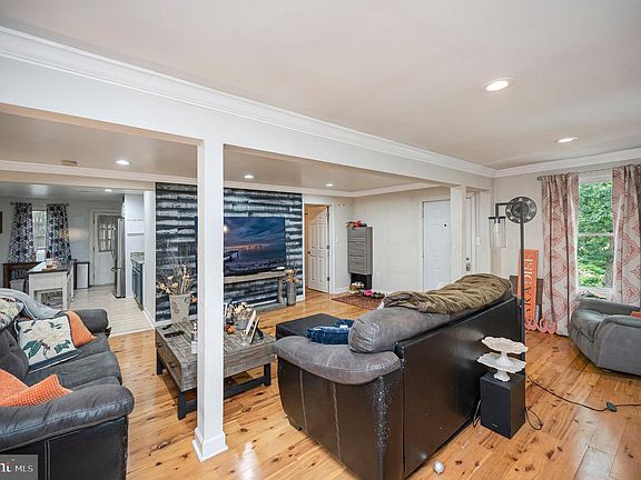 5th image of 3932 Oakdale Cir